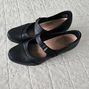 Clarks Rosalyn Wren black leather mary jane pumps